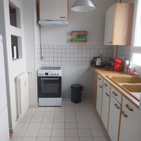 A 1km De La Gare De Caen Et 9 Kms De La *