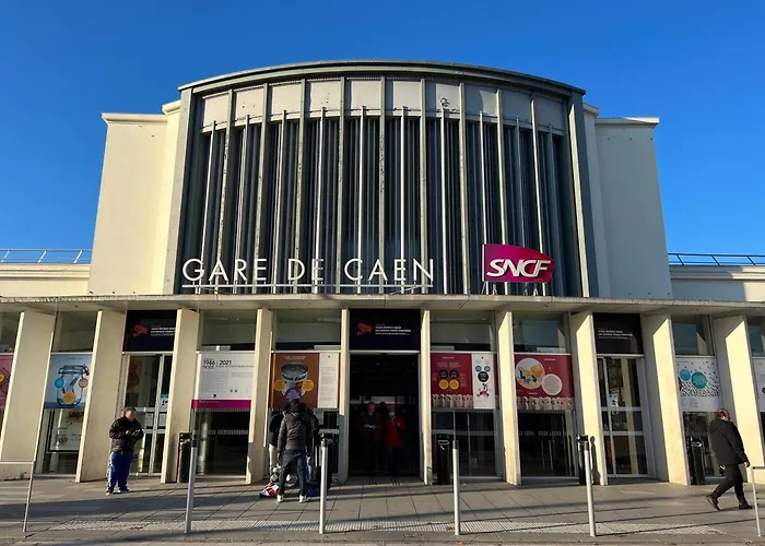 A 1km De La Gare De Caen Et 9 Kms De La *