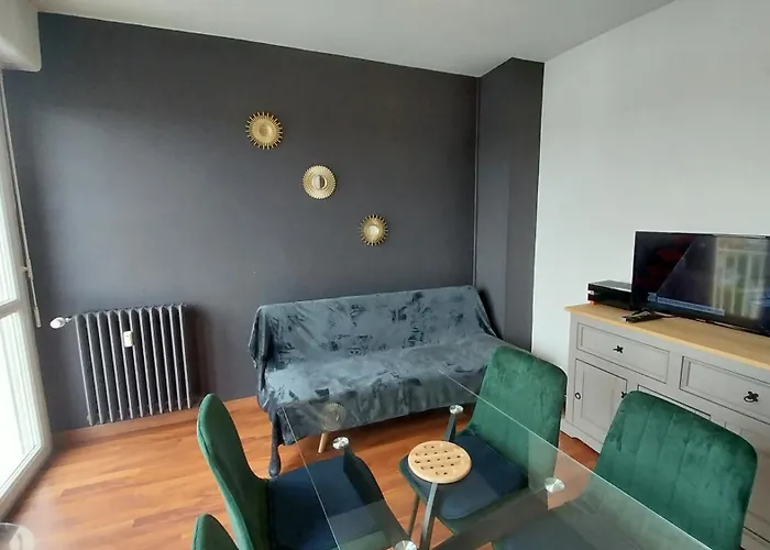 Apartament A 1km De La Gare De Caen Et 9 Kms De La *